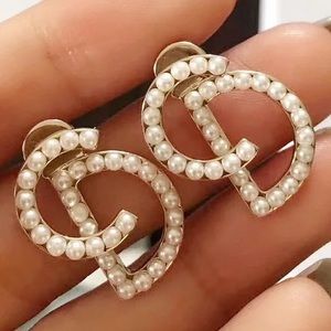 White Pearl earrings